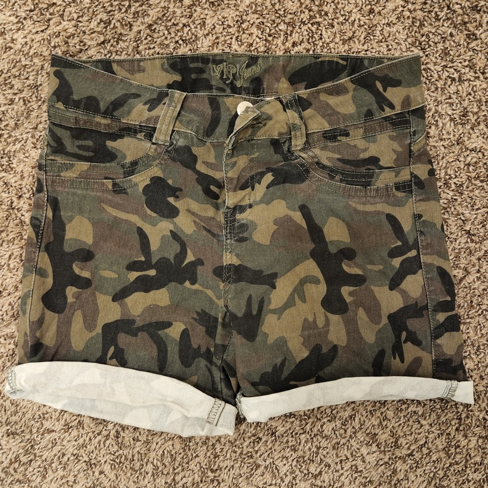 V.I.P. Camo shorts